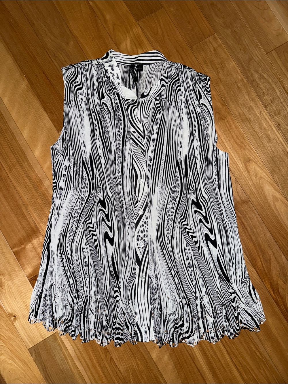 Essentials by Milano Black & White Swirl Sleeveless Blouse